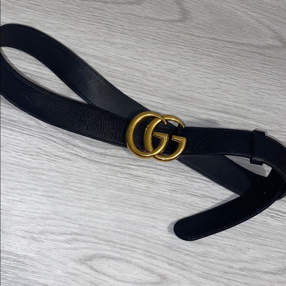 Black Gucci belt
